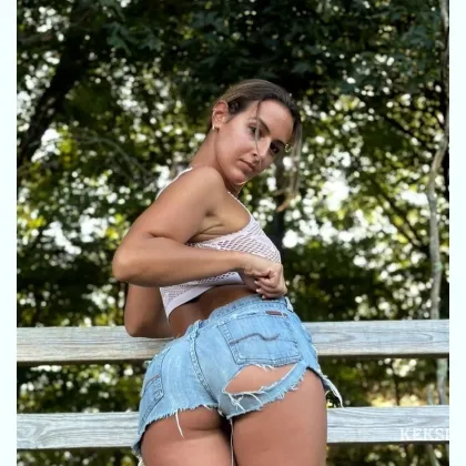 Зі мною ти можеш не соромитись своїх бажань бо мої на багато гірші